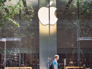 苹果2025Q3财报：营收940亿美元增10% 服务业务成第二增长极