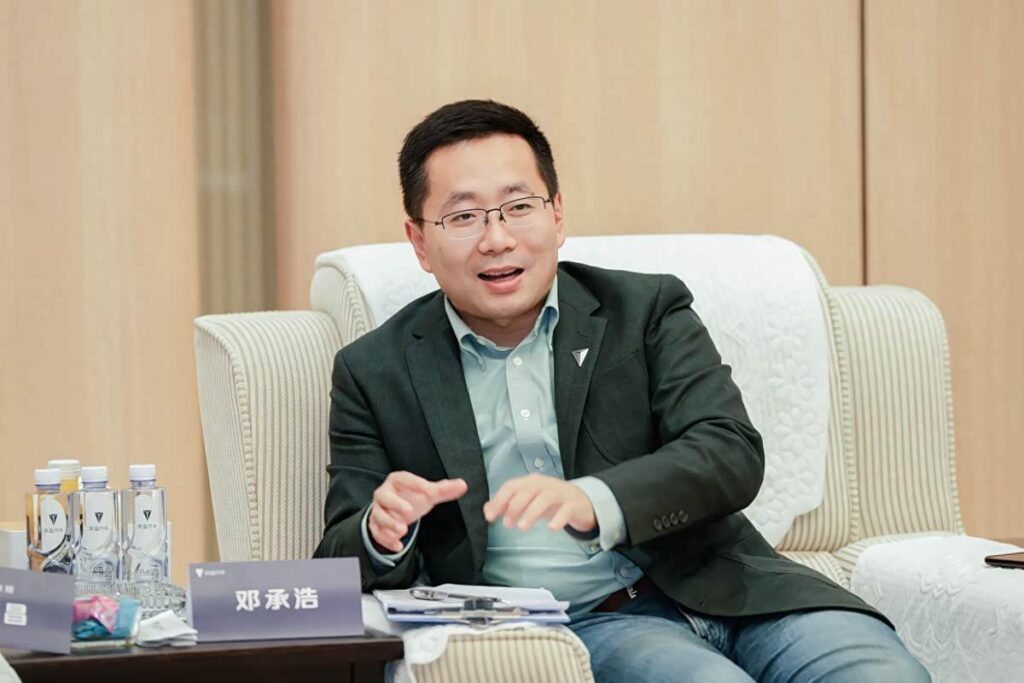 深蓝汽车董事长邓承浩