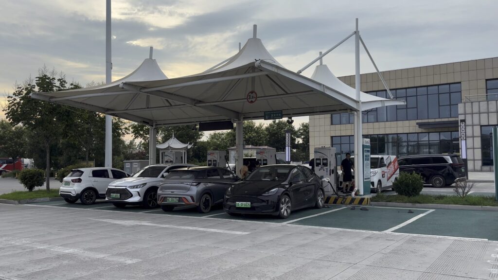 高速公路服务区充电桩
