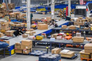 2025年“双11”期间全国快递揽收量达139.38亿件，单日峰值7.77亿件创纪录