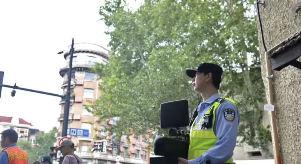 上海警方加强无人机"黑飞"整治