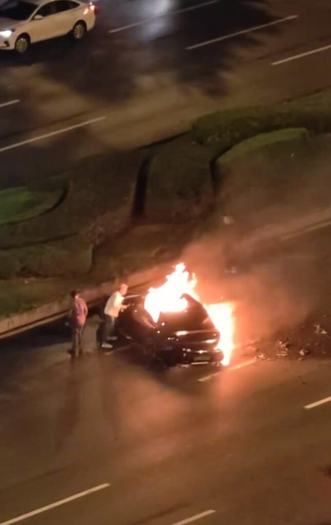 成都交警通报天府大道交通事故:涉嫌酒驾致小米SU7碰撞后爆燃,造成1人死亡
