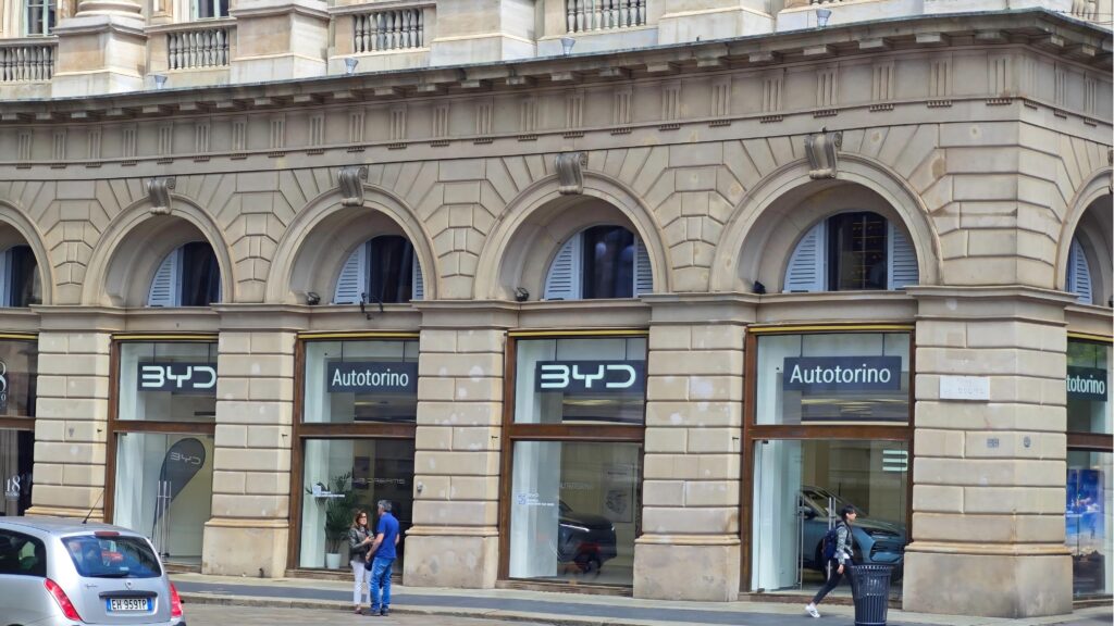 比亚迪意大利米兰门店