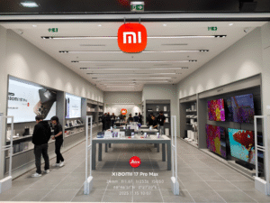小米在法国巴黎开设首家直营店，重返欧洲核心市场