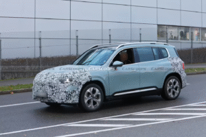 全新一代奔驰GLB低伪谍照曝光，设计语言向电动化家族靠拢