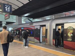 2025年中国铁路客运量突破42.5亿人次，高铁里程突破5万公里​