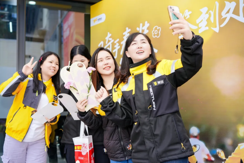 美团外卖骑手服春装升级