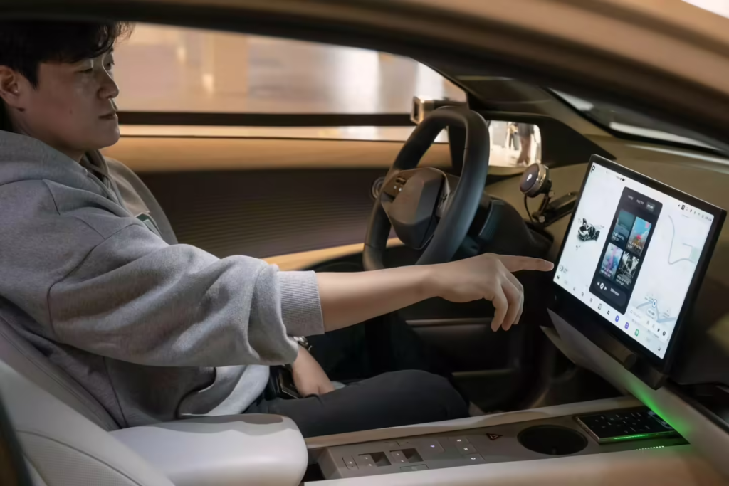 现代新款 Pleos Connect 概念车内饰原型