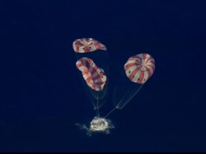 阿耳忒弥斯2号载人绕月任务猎户座飞船成功返回地球 溅落预定海域