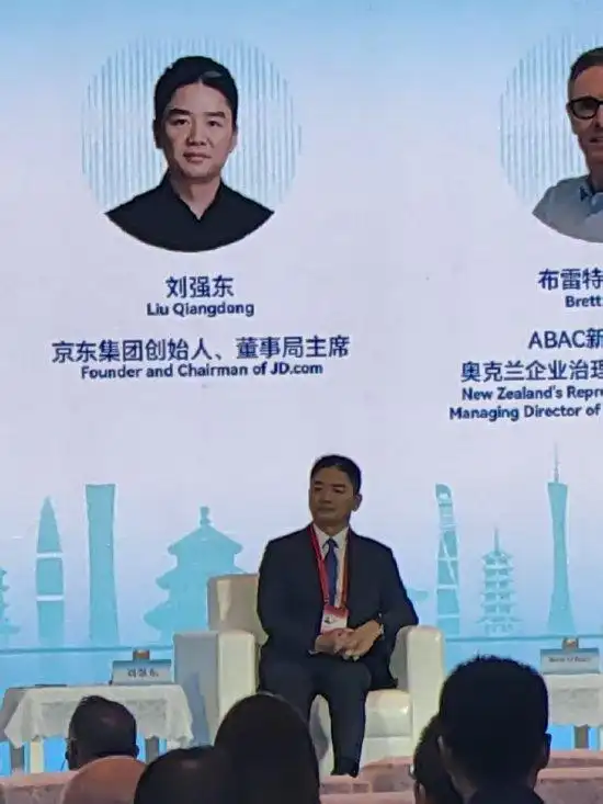 刘强东APEC论坛透露“涅槃计划”:拟送70万快递员培训转岗,应对机器人配送时代