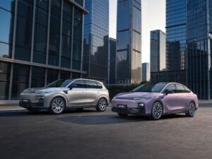 零跑 B01 与 B10 双车上市：9.58 万起售配全域 800V，十万级首搭激光雷达高阶智驾