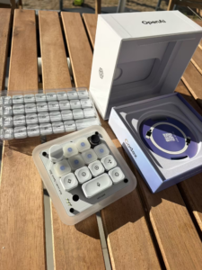 OpenAI 首款联名硬件 Codex Micro 键盘开售：230 美元配 RGB 智能体状态灯