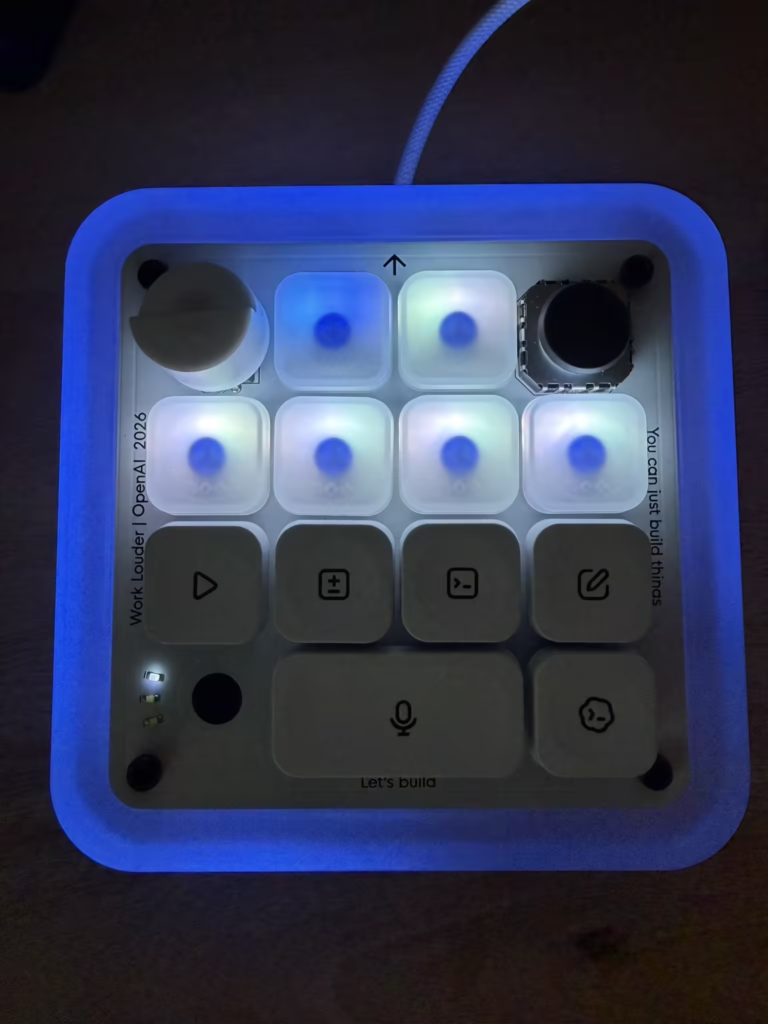 OpenAI 首款联名硬件 Codex Micro 键盘开售：230 美元配 RGB 智能体状态灯