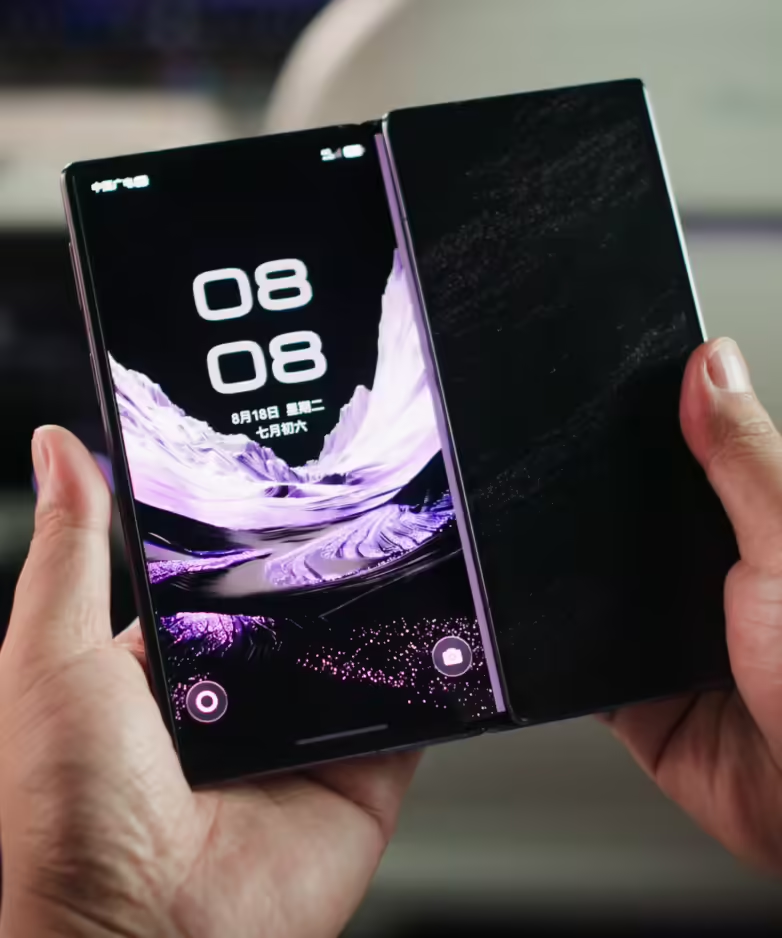 华为Mate XT 2非凡大师三折叠真机