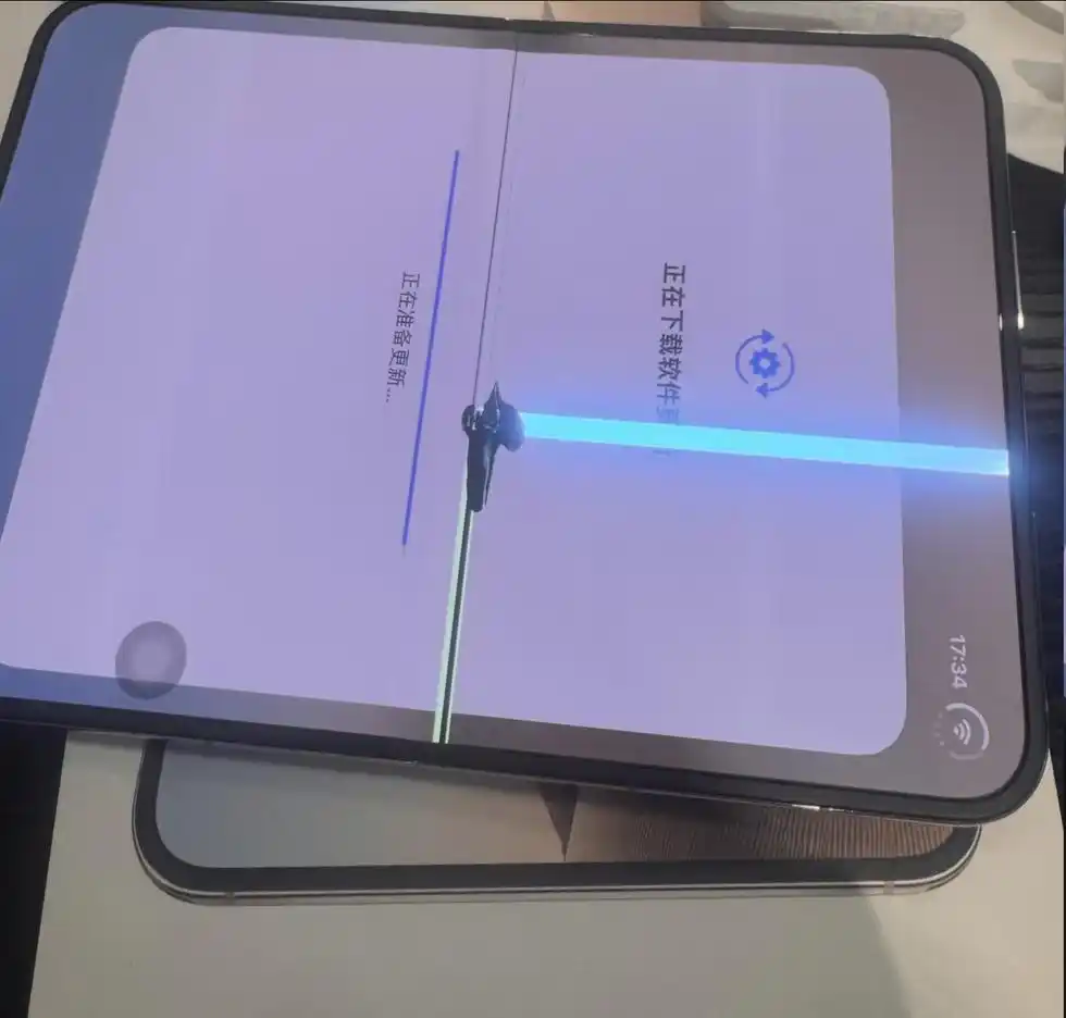 苹果回应iPhone Duo内屏开裂：仅少量设备受影响，故障机可申请换机